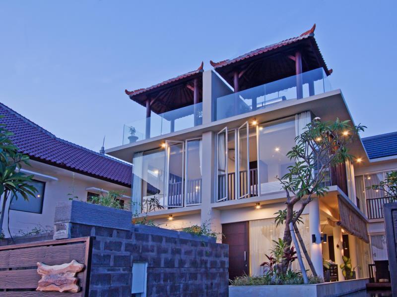 Grace And Milena Wisma tamu Kuta (Bali)